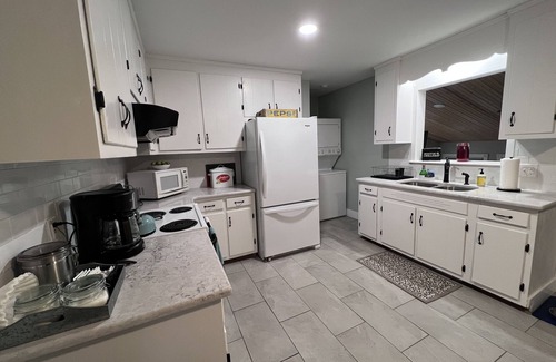 Mount Airy House | Mayberry’s Best! Peaceful, Bonus Room, Deck, Huge Yard, 5 min to downtown