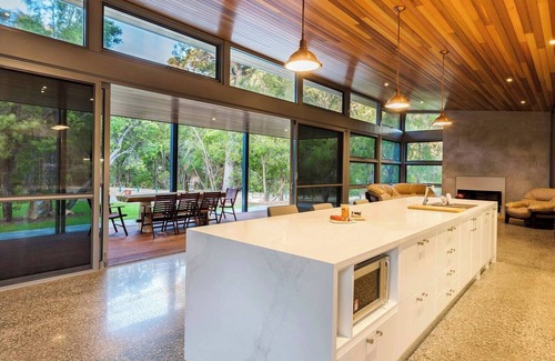Dunsborough House | Maybrook Minutes from Meelup Beaches and Dining