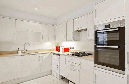 Knightsbridge Apartment | Mayfair: Luxurious 3 bedroom, 2.5 bathrooms Flat