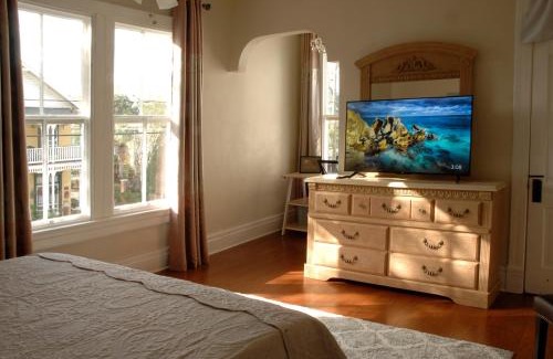 Downtown Historic District House | MayLi Place Luxury King Suite Downtown St Augustine
