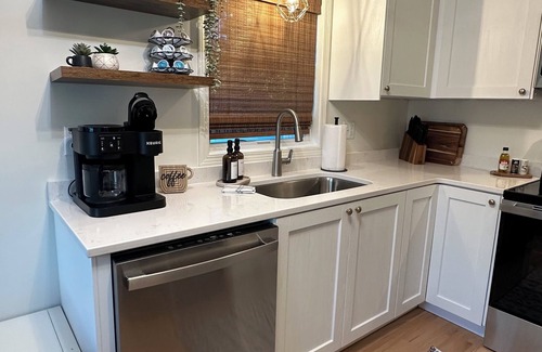 Kutzky Park House | Mayo Discount! Main floor 3 Bed 1 bath, 6 blocks from Mayo Clinic