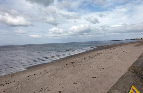 Ayr Apartment | Maze Beach Getaway