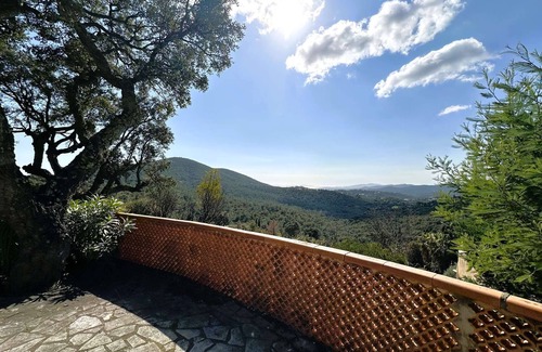 La Londe-les-Maures House | Mazet for 4 people with sea view and shared pool in La Londe-Les-Maures
