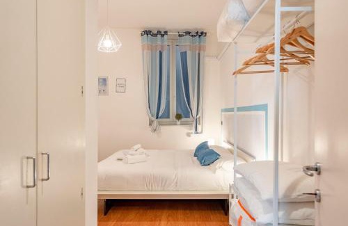 Rapallo Apartment | Mazzini 12, Elegant Central Apartment, Air Conditioning, Wi-Fi, Just 100 mt from the Public Beach, the Ideal Choice for a Relaxing and Exciting Coastal Escape, private garage available on request at 20,00 per night