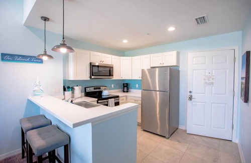 Madeira Beach Condo | MB1705 · Penthouse Water View, Steps to Sandy Beach