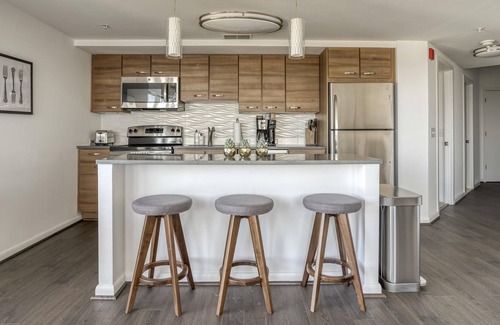 McLean Apartment | Mc Lean 2BR with Amenities and Concierge