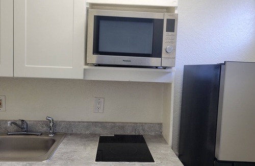 Southwood Riviera Hotel | MC Pacific Inn & Suites