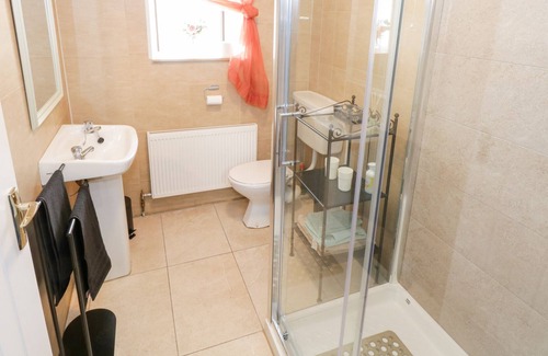 Gurteen Cottage | MC'S COTTAGE, pet friendly, with a garden in Ballymote, County Sligo