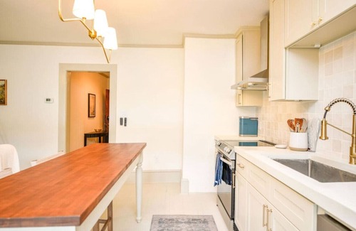 Burlington Apartment | McCauley House C | Relax in Luxurious Finishes