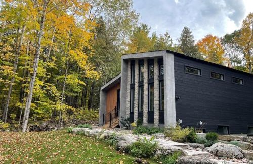 Douro-Dummer Villa | McCracken's Mid Century Modern Luxury Cottage