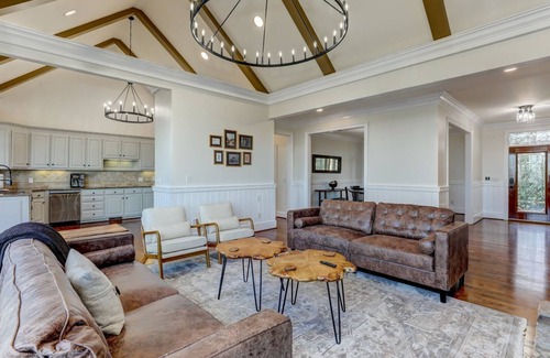 Big Canoe House | McElroy Manor - Luxury and comfort in Big Canoe!