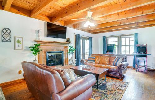 Massanutten House | McGaheysville Home with Screened Porch and Gas Grill!