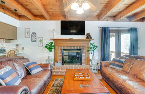 Massanutten House | McGaheysville Home with Screened Porch and Gas Grill!