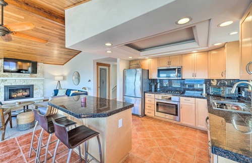 Stanwood House | McKees Beach House w/Ocean Views, Hot Tub!