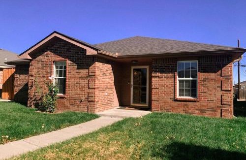 Amarillo House | McKinley House Prime - Pool, Patio and Garage