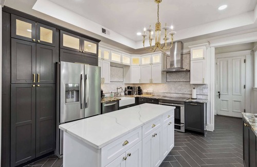 Evergreen House | McLean Manor w/Hot Tub (Main House)