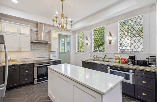 Evergreen House | McLean Manor w/Hot Tub (Main House)