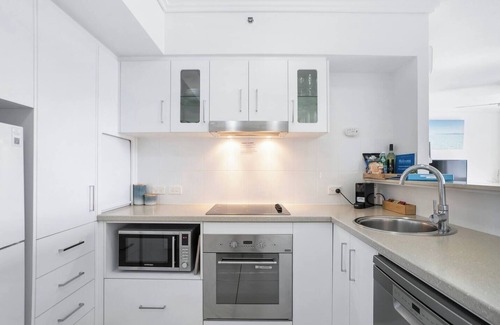 Cairns Central Business District Apartment | McLeod Corner Resort style Adjacent Apartments