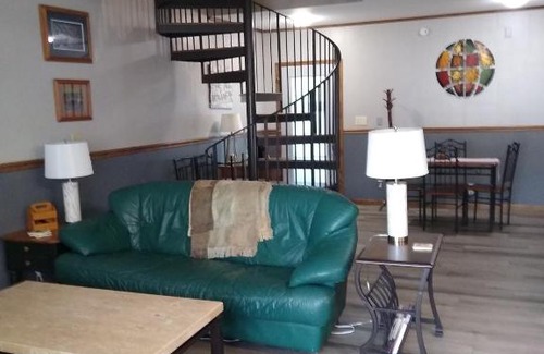 Beaver Dam Apartment | McMallard Vacation Lakefront Home Duplex