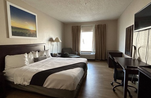 McPherson Hotel | McPherson Inn By OYO