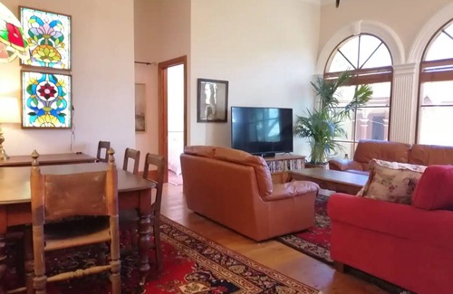 Broken Hill House | McQueen House: Antique luxe with WiFi & breakfast