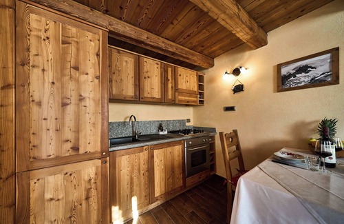 Valtournenche Ski Chalet | MCX MAISON LOZ Duplex in typical Valdostan village with modern amenities
