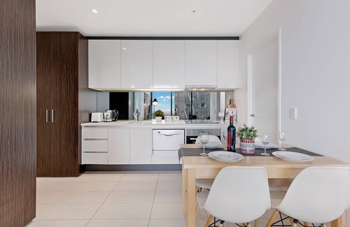 Melbourne Central Business District Apartment | MD1 - Spacious 2BR/2BTH APT + SEAVIEW!