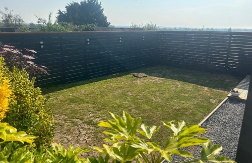 Herne Bay House | Me Old Abode Entire Garden Cabin near the Sea