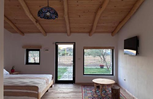 Sakës House | Me Ra, Mrizi Zanave