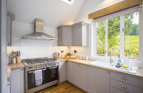 Blockley Cottage | Meadow Brook Cottage - a Cotswold cottage that sleeps 4 guests in 3 bedrooms