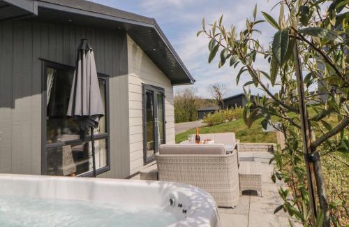 Lifton House | Meadow Lodge