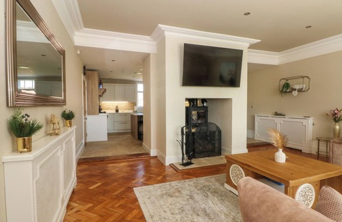 Whitchurch Cottage | MEADOW MANOR AND SPA, pet friendly, luxury holiday cottage in Wem