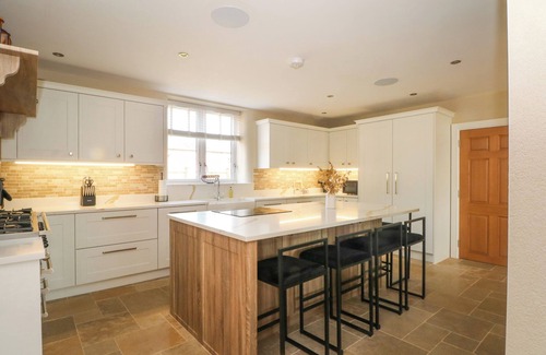 Whitchurch Cottage | MEADOW MANOR AND SPA, pet friendly, luxury holiday cottage in Wem