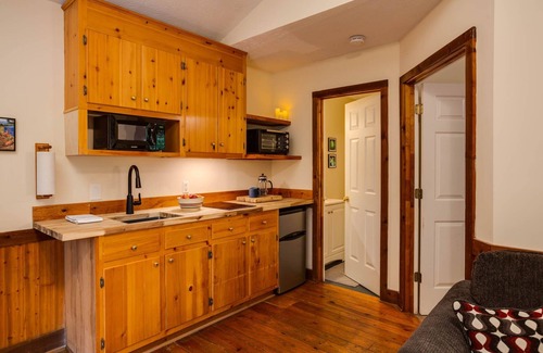 Montebello Cabin | Meadow Mountain Cabin at Love Ridge Mountain Lodging