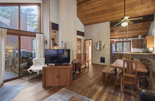 Mammoth Lakes Condo | Meadow Ridge 3: Nice Condo, close to Eagle Lodge and Sierra Star Golf Course