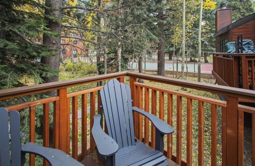 Mammoth Lakes Condo | Meadow Ridge 3: Nice Condo, close to Eagle Lodge and Sierra Star Golf Course