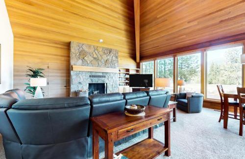 Black Butte Ranch House | Meadow's Edge