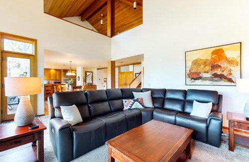 Black Butte Ranch House | Meadow's Edge
