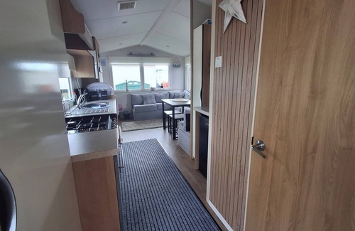 Chapel Saint Leonards Ski Chalet | Meadow View 3-Bed Caravan - Sleeps 8 - PetFriendly