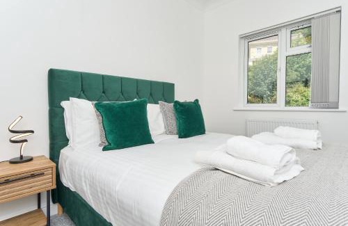Ventnor Apartment | Meadow View - A Beautiful 3 Bed Apt With Stunning Countryside Views & Parking - Close To Ventnor, Shanklin & Sandown - 5 mins To Beach - Ideal For Friends, Families, & Business Stays - Dog Friendly - 17