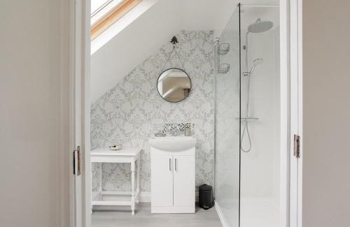 Ryde House | Meadow View Barn - Ryde