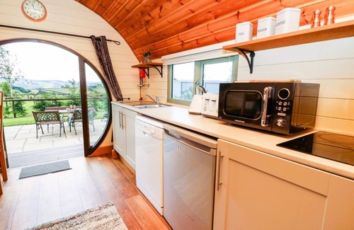 Rhayader Cottage | Meadow View - Glamping pod sleeping 2 guests, Pet Friendly