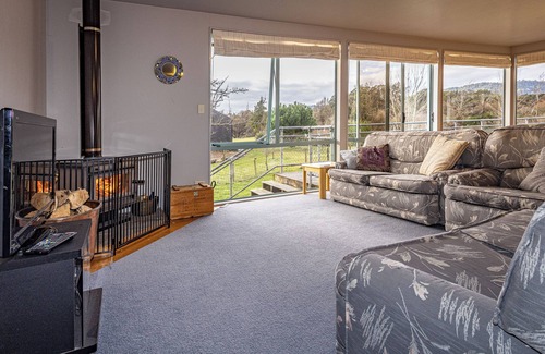 Ohakune House | Meadow View - Ohakune Holiday Home