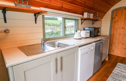 Rhayader Cottage | MEADOW VIEW, pet friendly, with hot tub in Rhayader