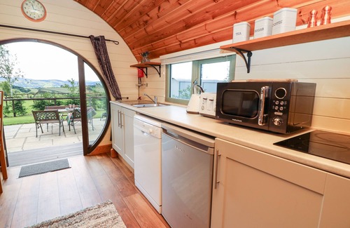 Rhayader Cottage | MEADOW VIEW, pet friendly, with hot tub in Rhayader