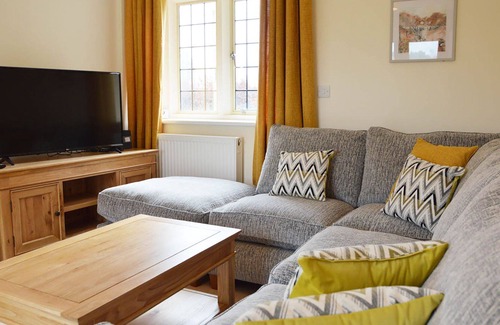 Coln St Aldwyns Cottage | Meadow View - sleeps 6 guests in 3 bedrooms