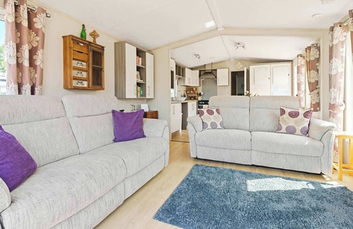 Newton Saint Cyres Ski Chalet | Meadow View Splash Retreat - Swimming Pool & Fishing Nearby