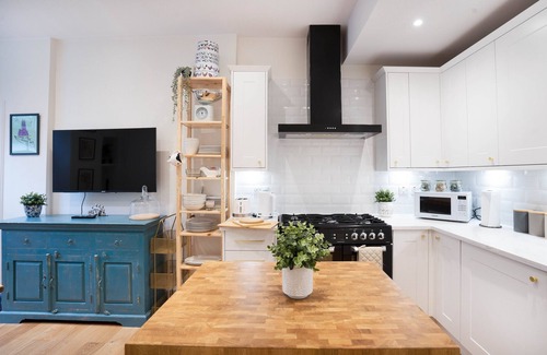 Gifford Apartment | Meadowbank Residence 3bed