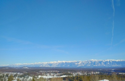 East Kootenay Ski Chalet | Meadowbrook Chalet, Private Hot Tub, True Ski in/Ski Out, Sleeps 10