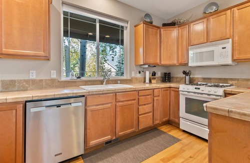 Westbrook Meadows House | Meadowbrook Dr | Century West, private hot tub, pet (dog) friendly